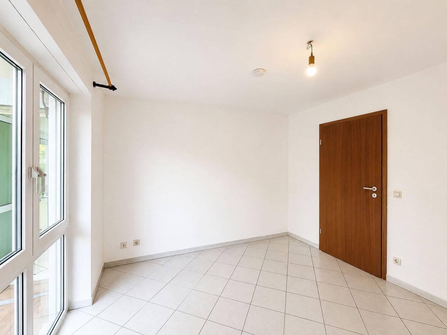 Bezugsfreie Gartenwohnung mit Terrasse in gepflegter Wohnanlage – Karlsruhe – Vorschaubild 4
