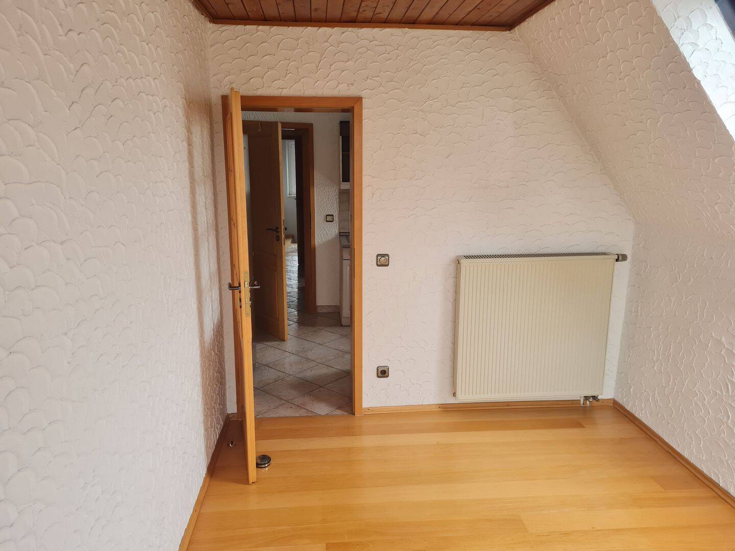 Schöne und helle 3 Zimmerwohnung (knapp 70 qm) in schöner Lage mit Schwedenofen – München – Vorschaubild 5