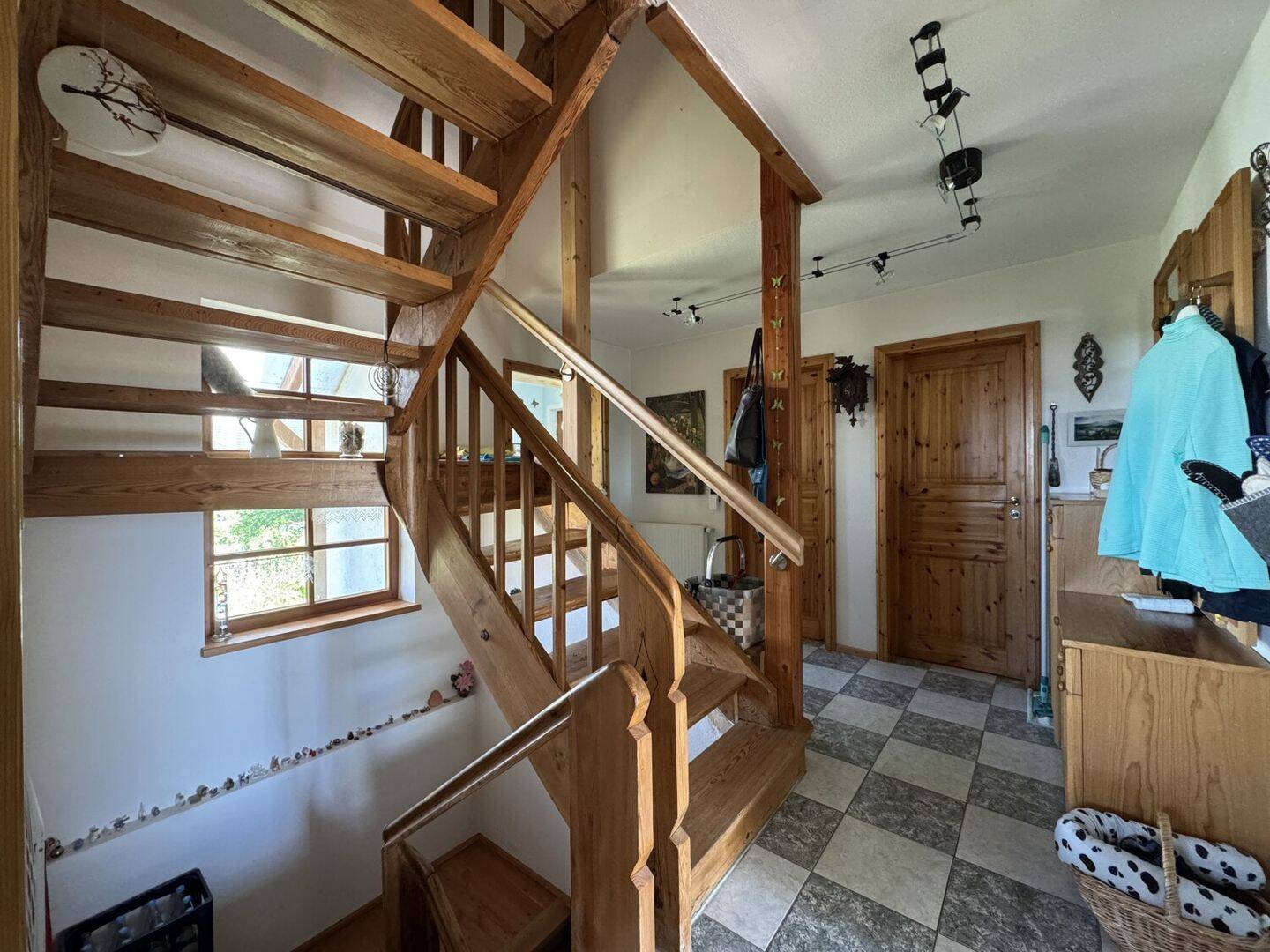 Idyllisch gelegenes Einfamilienhaus, mit großem Grundstück und vielfältigen Nutzungsmöglichkeiten – Wilburgstetten – Vorschaubild 8