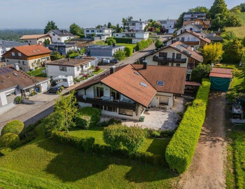 Reserviert: Landhausvilla mit großem Grundstück