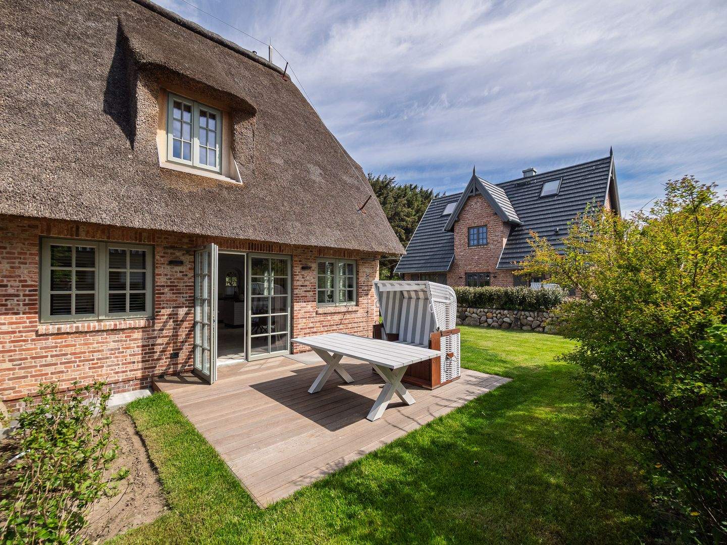 Sylt/Westerland: Neubau-DHH unter Reet – strandnah, mit Garten und Kamin, Ferienvermietung möglich – Sylt – Vorschaubild 2
