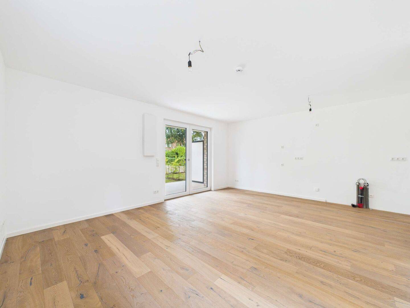 Einziehen oder vermieten? Gehobene 2-Zimmer-Wohnung mit Terrasse und Garten