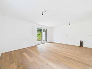 Einziehen oder vermieten? Gehobene 2-Zimmer-Wohnung mit Terrasse und Garten