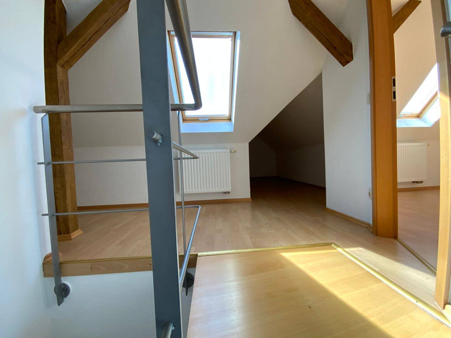 Besonderes Wohnen in besonderer Lage - modernisierte Dachgeschoss-Maisonettewohnung – Chemnitz – Vorschaubild 9