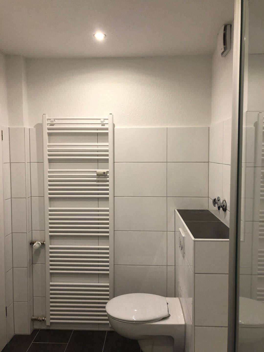 Exklusive 2-Zimmer-Wohnung mit ca. 58 m², modernisiert, Stellplatz und Gartenlage in Wuppertal-Laaken – Wuppertal – Vorschaubild 4