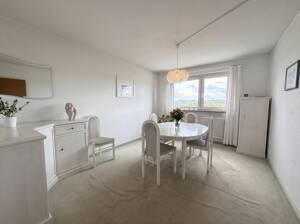 8. Etage über Reutlingen - 4-Zimmer-Wohnung mit zwei Balkonen! – 72760 Reutlingen – Vorschaubild 3