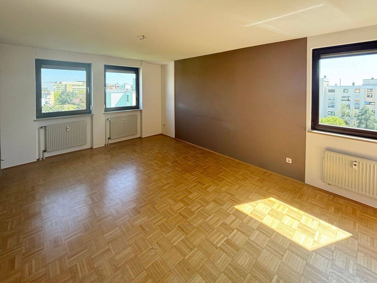 NAHE EKZ VOGELHERD: GEPFLEGTE 3-ZIMMER-ETW MIT SÜDLOGGIA UND TG-EINZELSTELLPLATZ IM 7. OG – Nürnberg – Vorschaubild 3