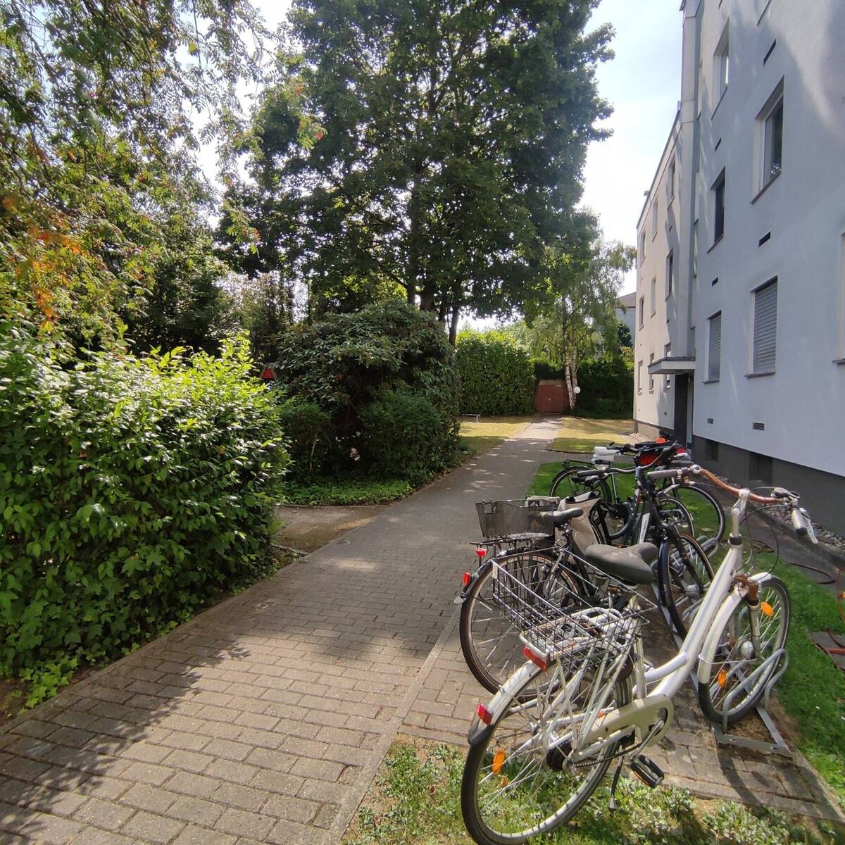 Gut aufgeteilte, 3-4- Zi.-ETW mit S/W Balkon in Citynähe – 40721 Hilden – Bild 1 von 9