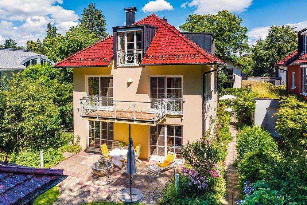 Luxuriöse Villa mit Gästehaus in Bestlage / Verkauf mit Rückmietung / späterer Eigenbezug – Planegg – Bild 1 von 9