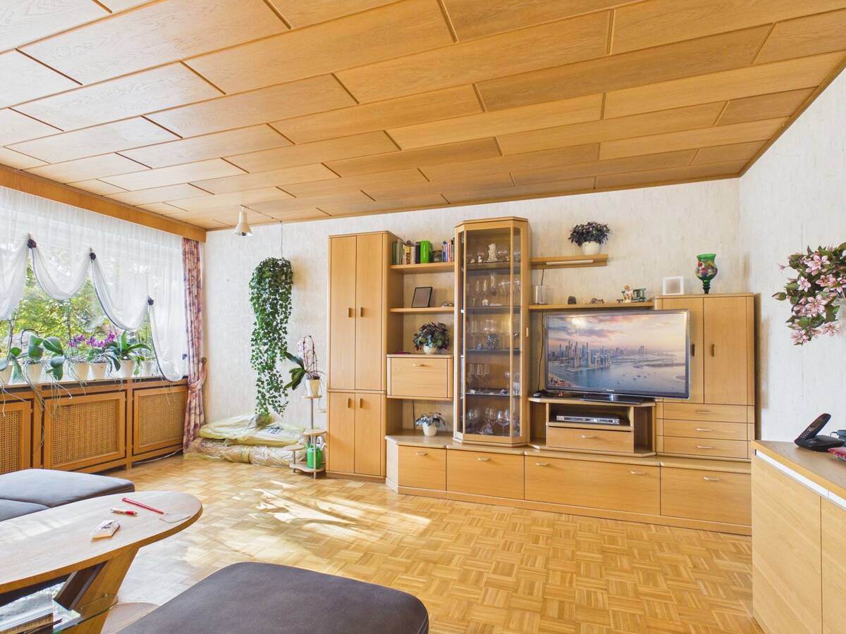 Hier steckt Zukunft drin! 4-Zimmer-Wohnung mit Balkon, Garage und riesigem Potenzial in Karben - OT – 61184 Karben – Bild 1 von 9
