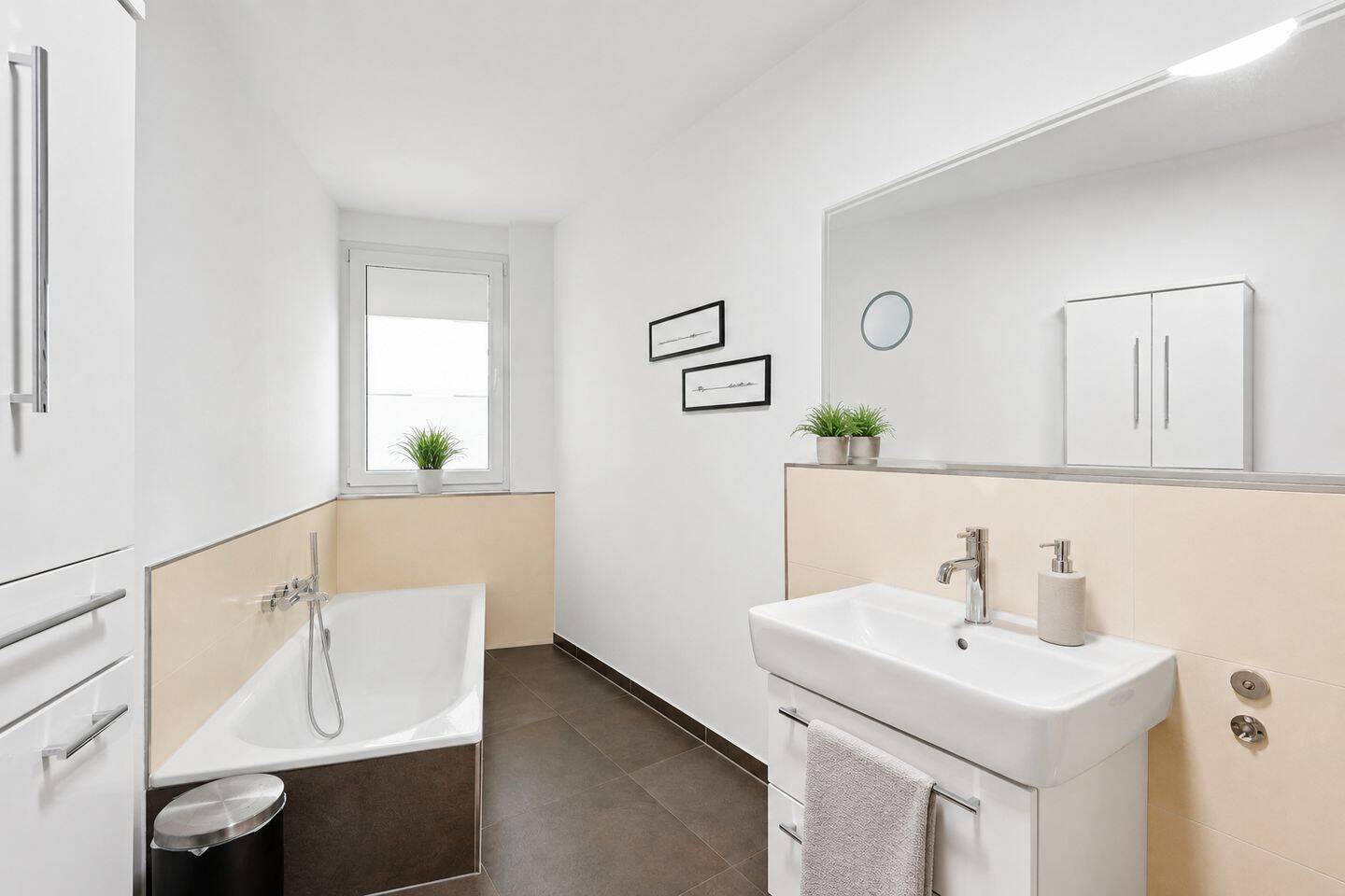 Großzügige 4-Zimmer-Eigentumswohnung mit Loggia, Aufzug und ruhiger Innenhoflage – Düsseldorf – Vorschaubild 8