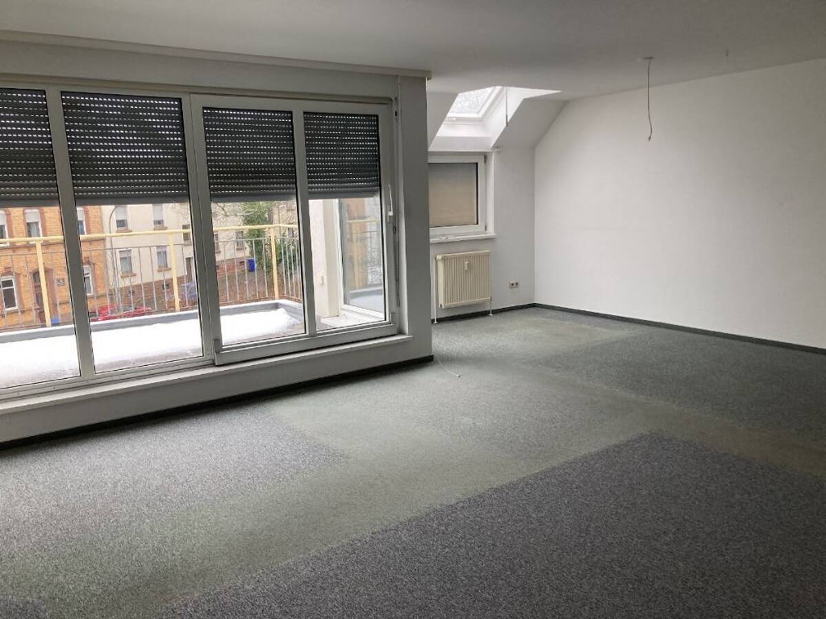 **provisionsfrei** große Maisonetten-ETW mit Terrasse / zentrumsnah in Neunkirchen – 66538 Neunkirchen – Bild 1 von 3