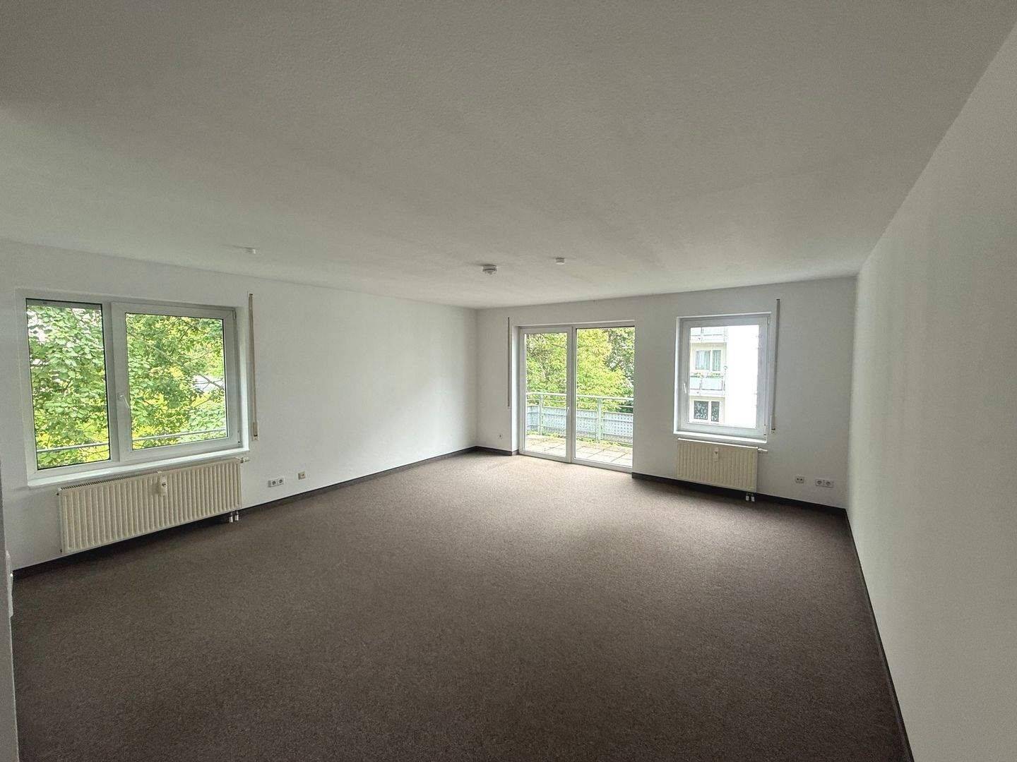 BARRIEREFREI - 1-Raum- APARTMENT MIT BALKON - SENIOR LIVING - – Chemnitz – Vorschaubild 2