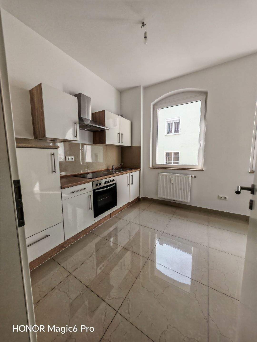 Helle und hochwertig renovierte 2-Zimmer Wohnung inkl. Einbauküche