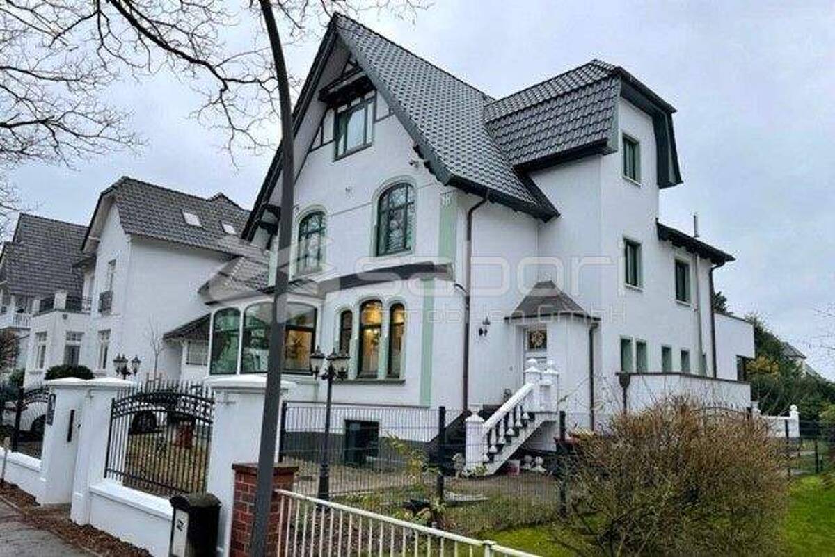 Architektonisches Unikat von 1909 - kernsaniert mit Anbau und großem Garten – 22149 Hamburg – Bild 1 von 9