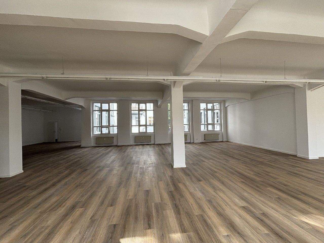 Innenstadt: Industriedesign und Jugendstil - Bürolofts und Wohn-Mehrfamilienhaus als Investment! – Krefeld – Vorschaubild 2