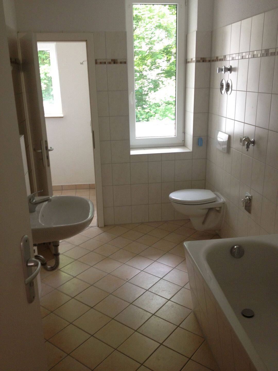 2-Raum, Einbauküche, Balkon, perfekt für WG, nahe Uni – Chemnitz – Vorschaubild 3