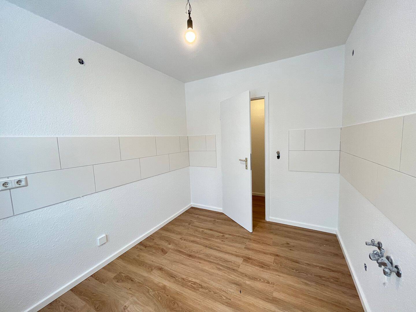 Geräumige 3-Zimmer-Wohnung mit Balkon im Zentrum von Chemnitz – Chemnitz – Vorschaubild 3