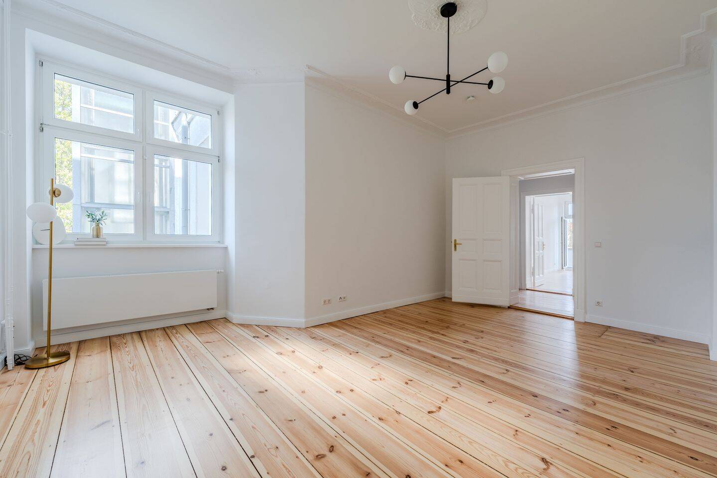 Modernisierter Altbau mit Balkon und Fahrstuhl – Berlin – Vorschaubild 4