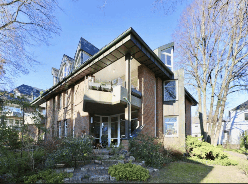 SOLIDE BAUSUBSTANZ, TERRASSE, GARTENBEREICH & GARAGE - RUHIGE LAGE - ZUR ZEIT VERMIETET – Berlin – Vorschaubild 3