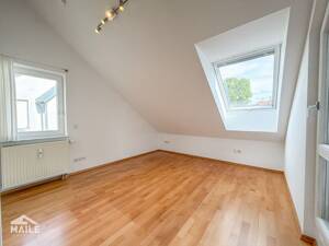 Helle Maisonette mit Dachbalkon, drei Schlafzimmern, zwei Bädern und Tiefgarage! – 70599 Stuttgart – Vorschaubild 8