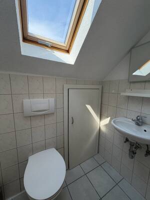 Loftartiges Wohnen über den Dächern - 2,5 Zimmer mit Balkonfenster am Kurpark Bad Cannstatt – 70372 Stuttgart – Vorschaubild 6