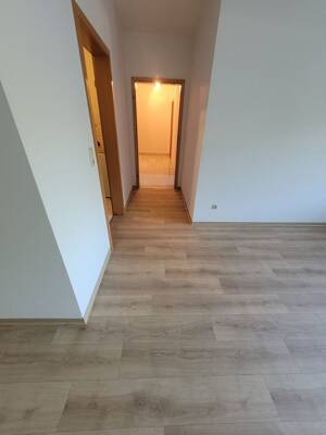 helle 3 Zimmer Wohnung mit großem Balkon und Tiefgarage – Bernsdorfer Straße 186 a, 9126 Chemnitz – Vorschaubild 6
