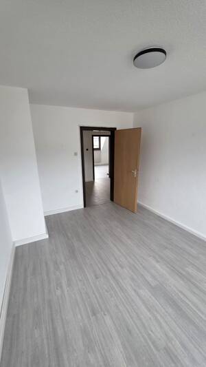 Helle Wohnung in zentraler Lage von Siegen – WG geeignet und für Familie mit 2 Kindern – 57072 Siegen – Vorschaubild 9