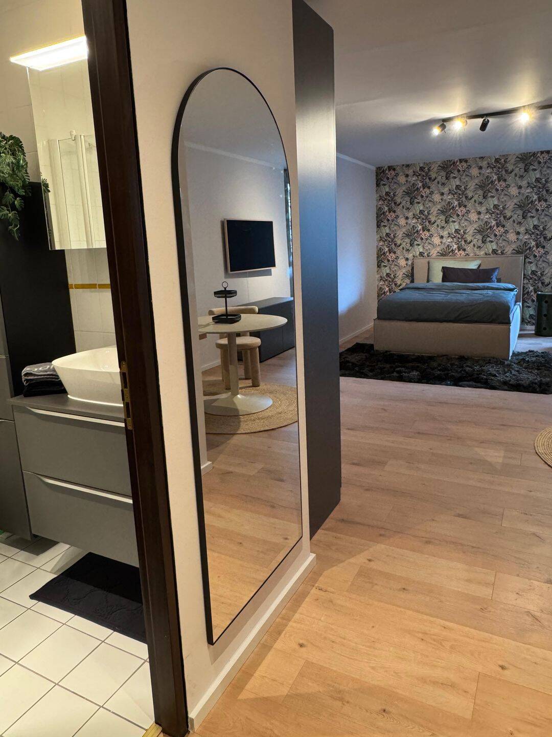DOWNTOWN-OASE ::: DAS PERFEKT AUSGESTATTETE 1 ZI-APARTMENT – Wiesbaden – Vorschaubild 5
