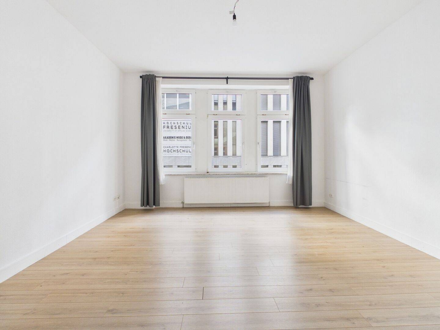 Guter Schnitt & zentrale Lage: Helle Altbauwohnung nahe der Adolfsallee