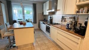 Zwei modernde Häuser (EFH mit Anbau 2-Fam.-Haus) auf gepflegtem Grundstück mit 4 Garagen – 45327 Essen – Vorschaubild 9