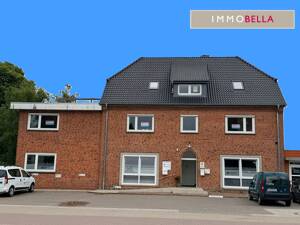 Zum Renovieren: 5-Zimmer-Wohnung mit 2 Stellplätzen in zentraler Lage