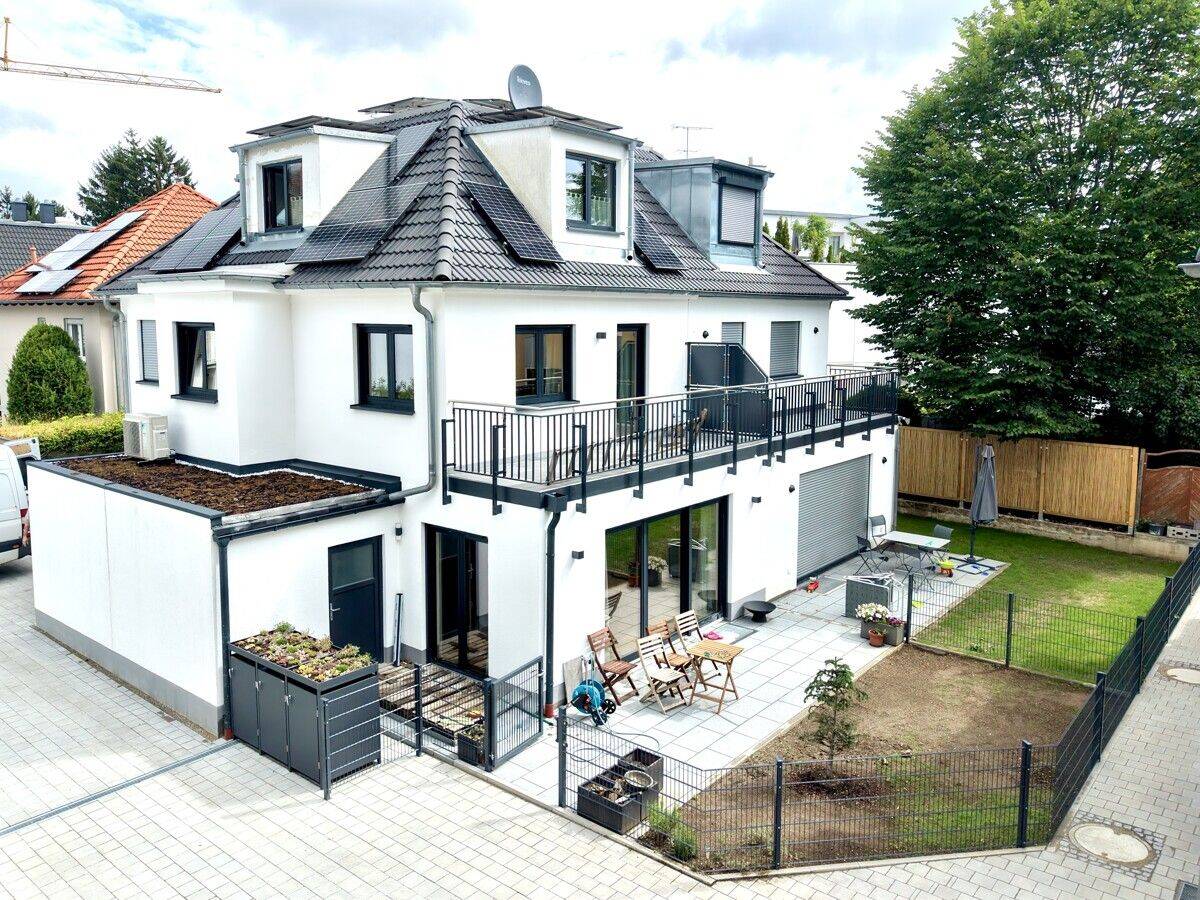 Neubau: traumhafte DHH mit hochwertiger Ausstattung, voll möbliert, mit Balkon und Garten zur Miete