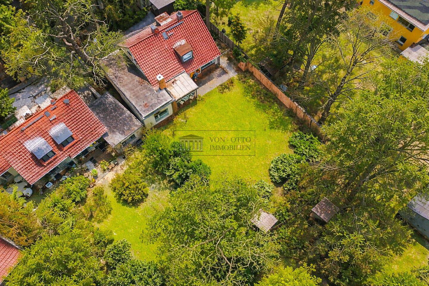 Eigener Garten im Sommer: großes Einfamilienhaus mit uneinsehbarem Grundstück in Niederschönhausen – Berlin – Vorschaubild 2