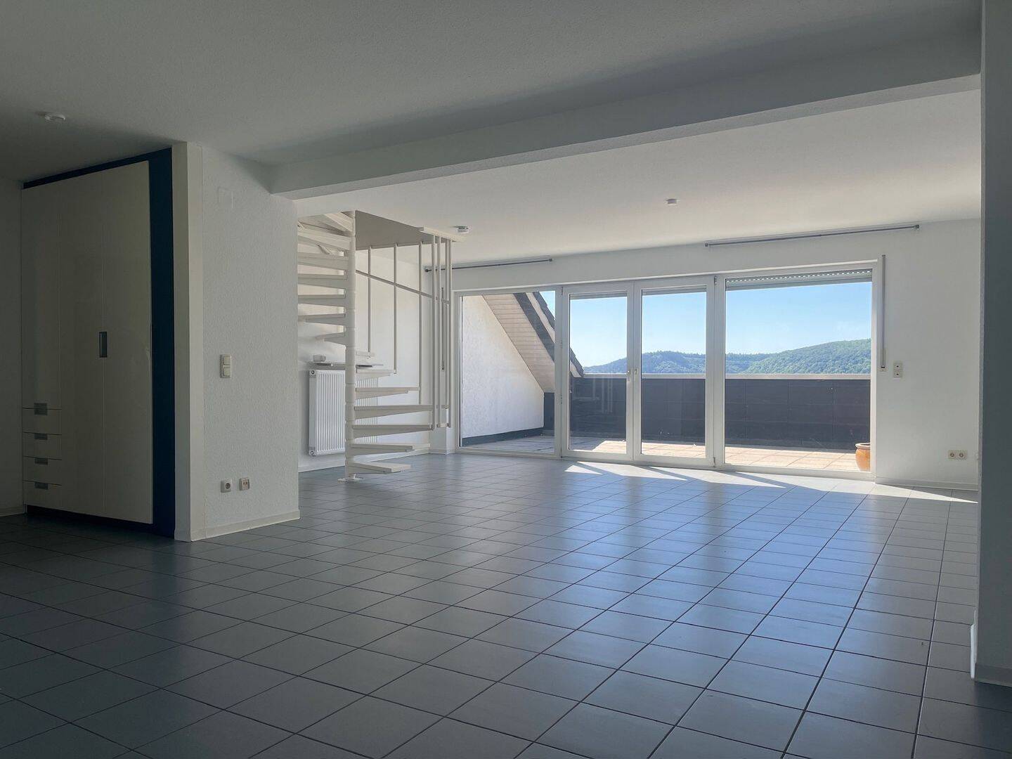Helle 3-Zimmer-Maisonette mit Südwest-Terrasse und Blick auf Trier/Mosel in Trier-Feyen – Trier – Vorschaubild 4