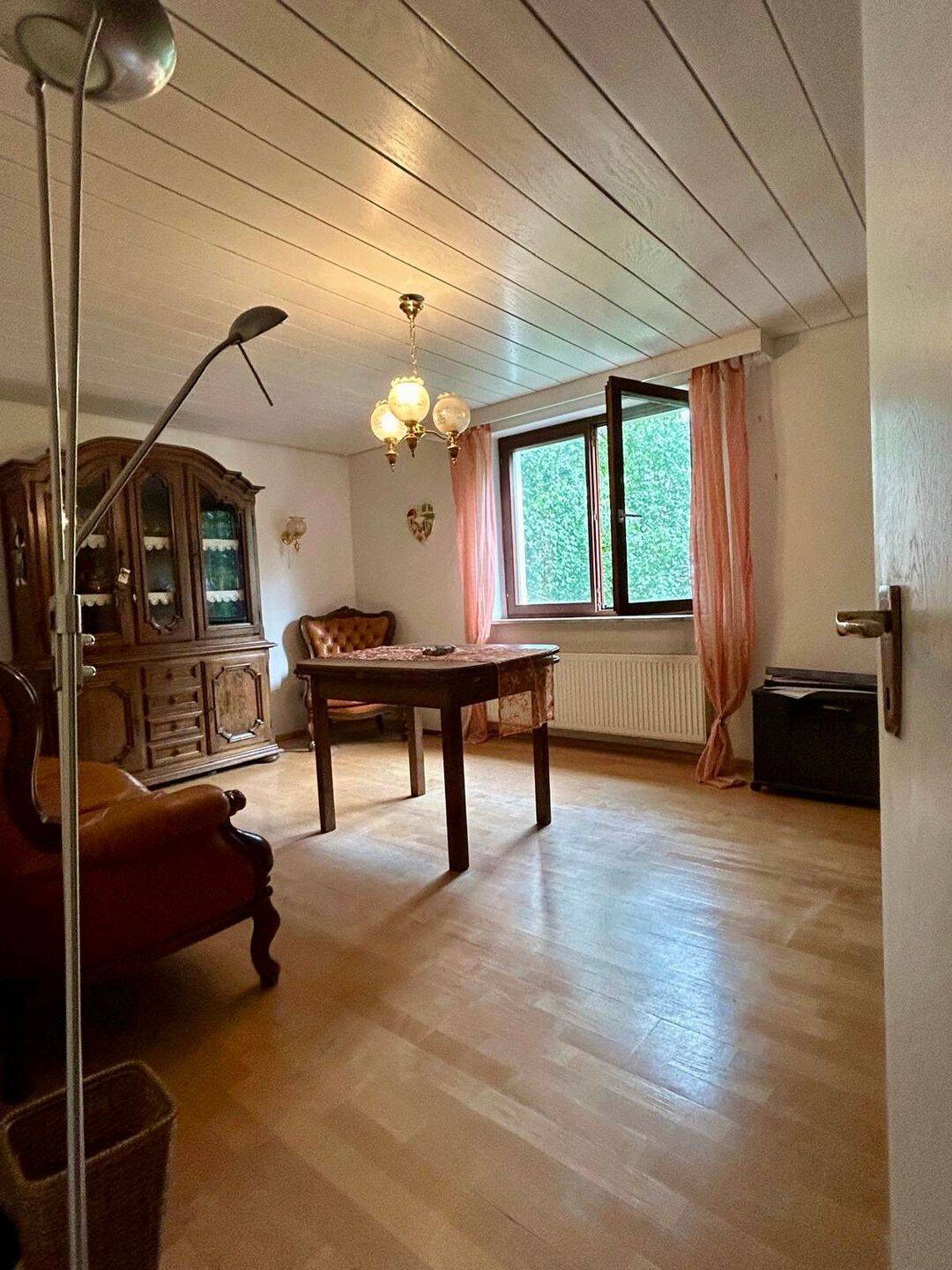 Charmante Doppelhaushälfte im fränkischen Stil mit Garage in ruhiger Wohnlage von Alterlangen (sanierungsbedürftig) – Erlangen – Vorschaubild 8