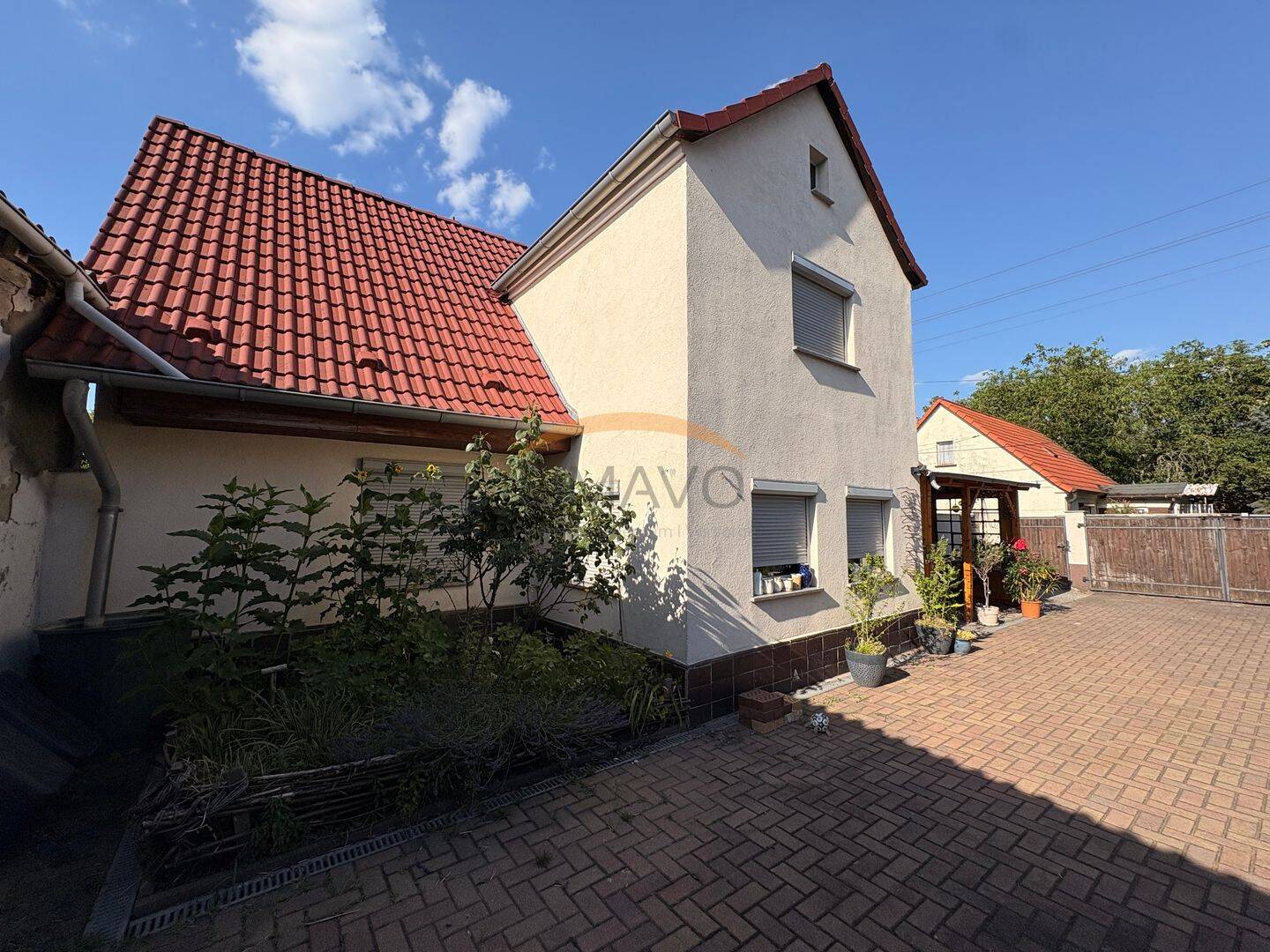 Familienfreundliches Einfamilienhaus mit großem Grundstück, Kamin, Nebengebäuden und viel Potenzial – Lauchhammer – Vorschaubild 2