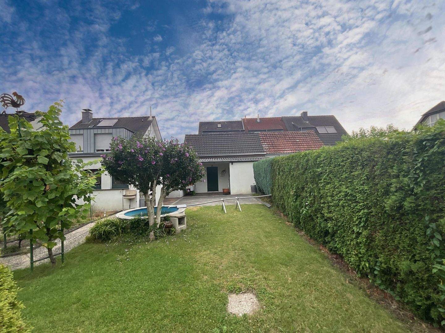 Modernisierungsbedürftiges Siedlungshaus in sehr schöner Lage von Saarn – Mülheim an der Ruhr – Bild 1 von 9