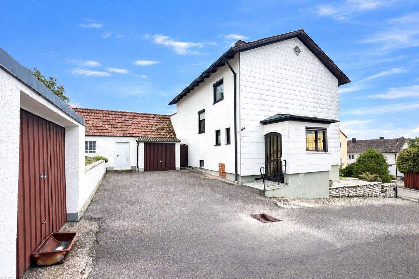 Charmantes Einfamilienhaus mit großem Grundstück und Ausbaupotenzial in Wolnzach! – Wolnzach – Bild 1 von 9