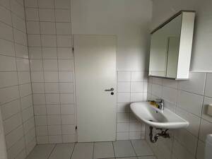 Frisch renovierte 2-Zimmer-Dachgeschosswohnung mit Einbauküche – 55127 Mainz – Vorschaubild 7
