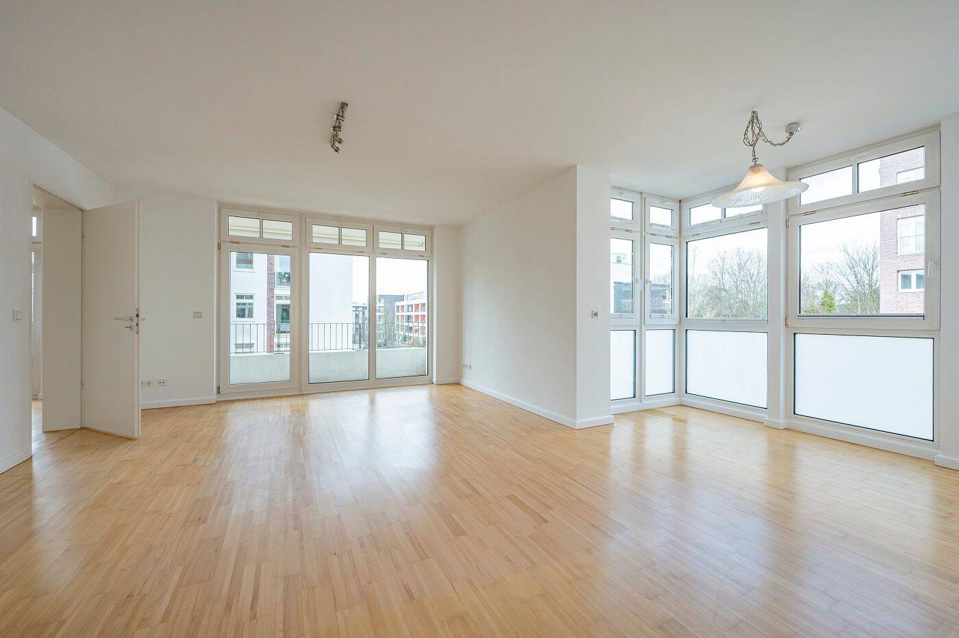 Lichtdurchflutete 5-Zimmer-Wohnung in begehrter Lager von Othmarschen – Hamburg – Vorschaubild 2