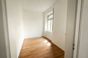 Erstbezug nach Komplettsanierung - Familienfreundliche 4-Zi-Wohnung mit Loggia mitten in Esslingen – 73728 Esslingen am Neckar – Vorschaubild 8