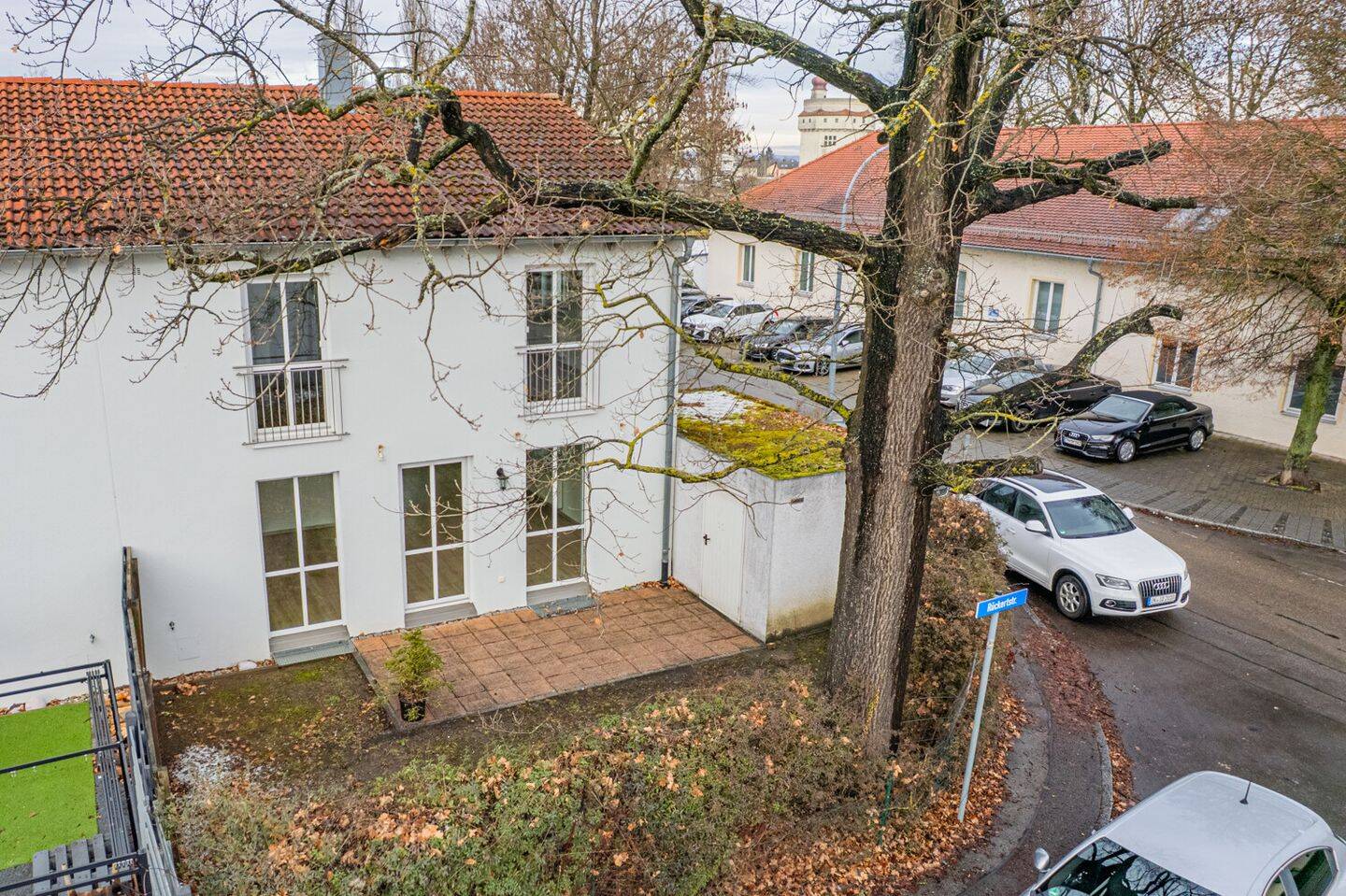 Gepflegte DHH mit Garage und Keller mitten in der Stadt, Bezug sofort möglich