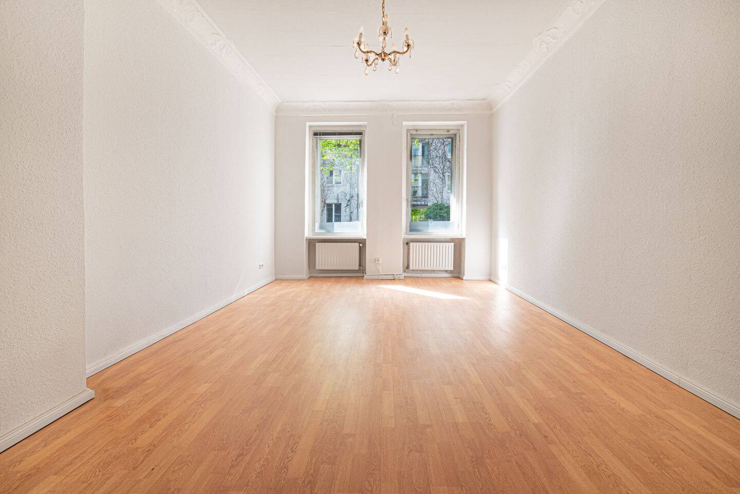 ? Frisch renovierter Altbau-Charme in Berlin Tegel: Helle 3-Zi-Whg mit Stuck, neuem Bad & Garten – Berlin – Vorschaubild 2