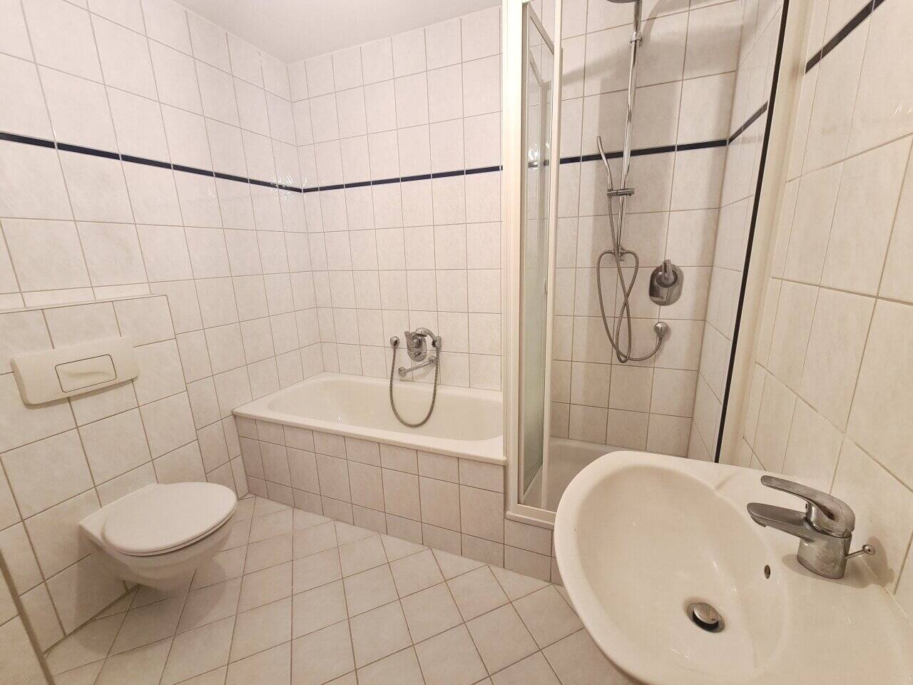 Attraktive 2-Raum-Wohnung mit Balkon und Einbauküche in einem aufwändig sanierten Gründerzeithaus im York-Gebiet in Chemnitz – Chemnitz – Vorschaubild 7