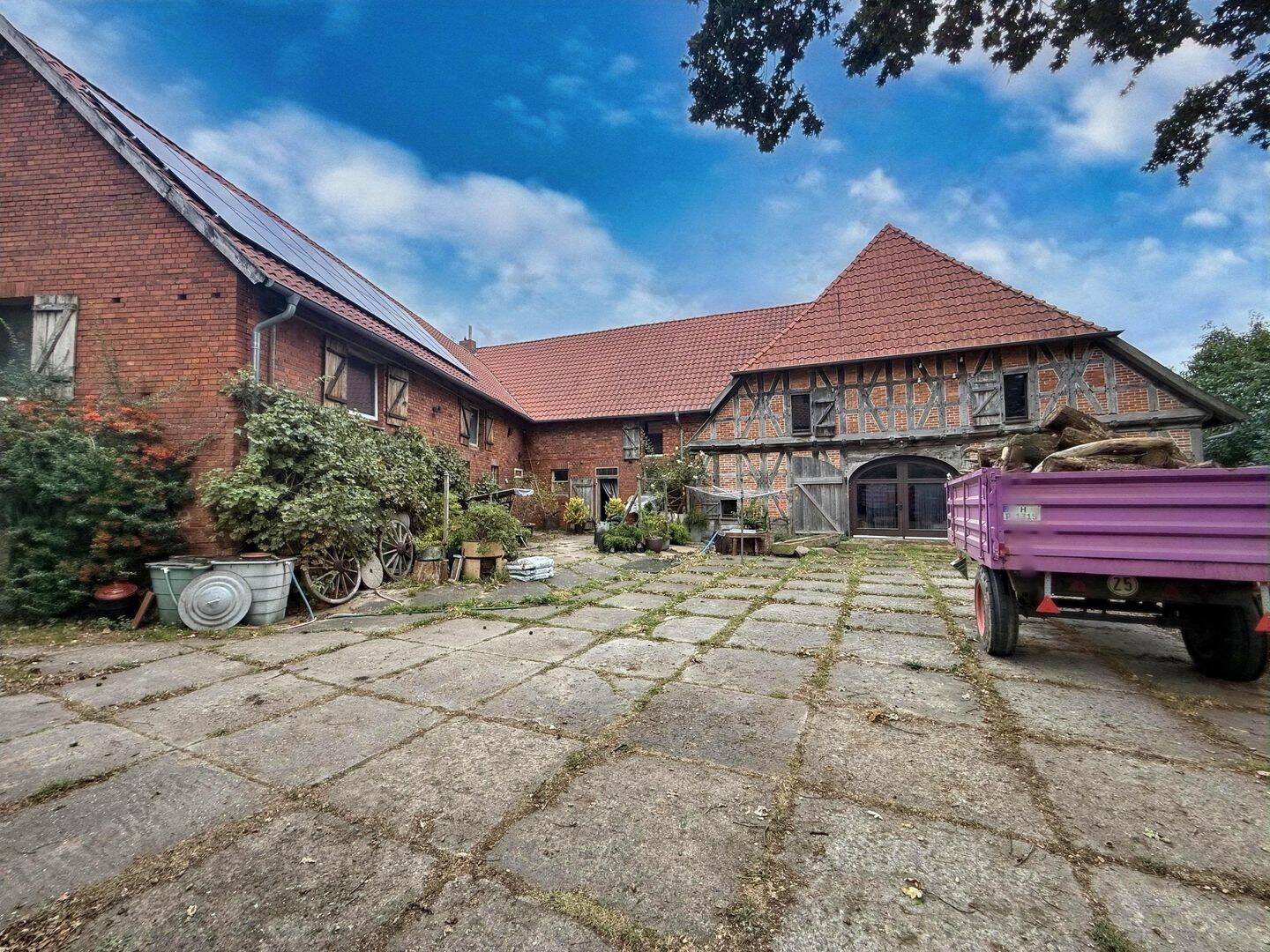 Tradition trifft Moderne Hof mit Obstbaumbestand, großes Baugrundstück, großen Nutzflächen und Solaranlage – Neustadt am Rübenberge – Bild 1 von 9