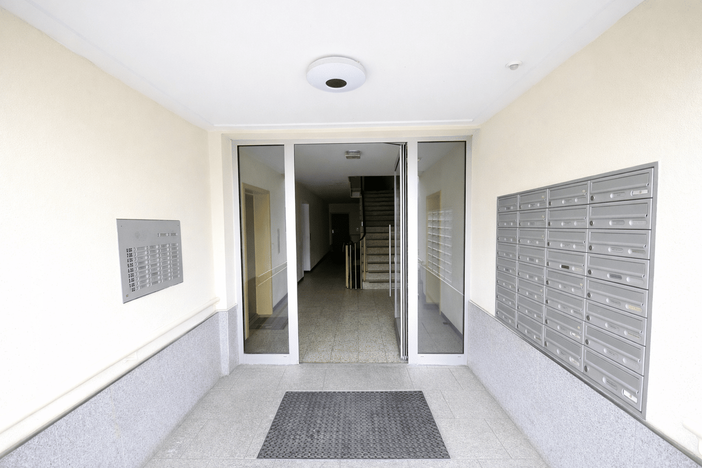 Stilvoll renovierte Wohnung mit Balkon in ruhiger und zentraler Lage! – Erlangen – Vorschaubild 9