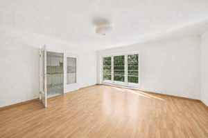 Vermietete Kapitalanlage in Tibarg-Nähe: 2,5-Zi.-Wohnung mit Süd-Balkon und Tiefgarage – 22459 Hamburg – Vorschaubild 2