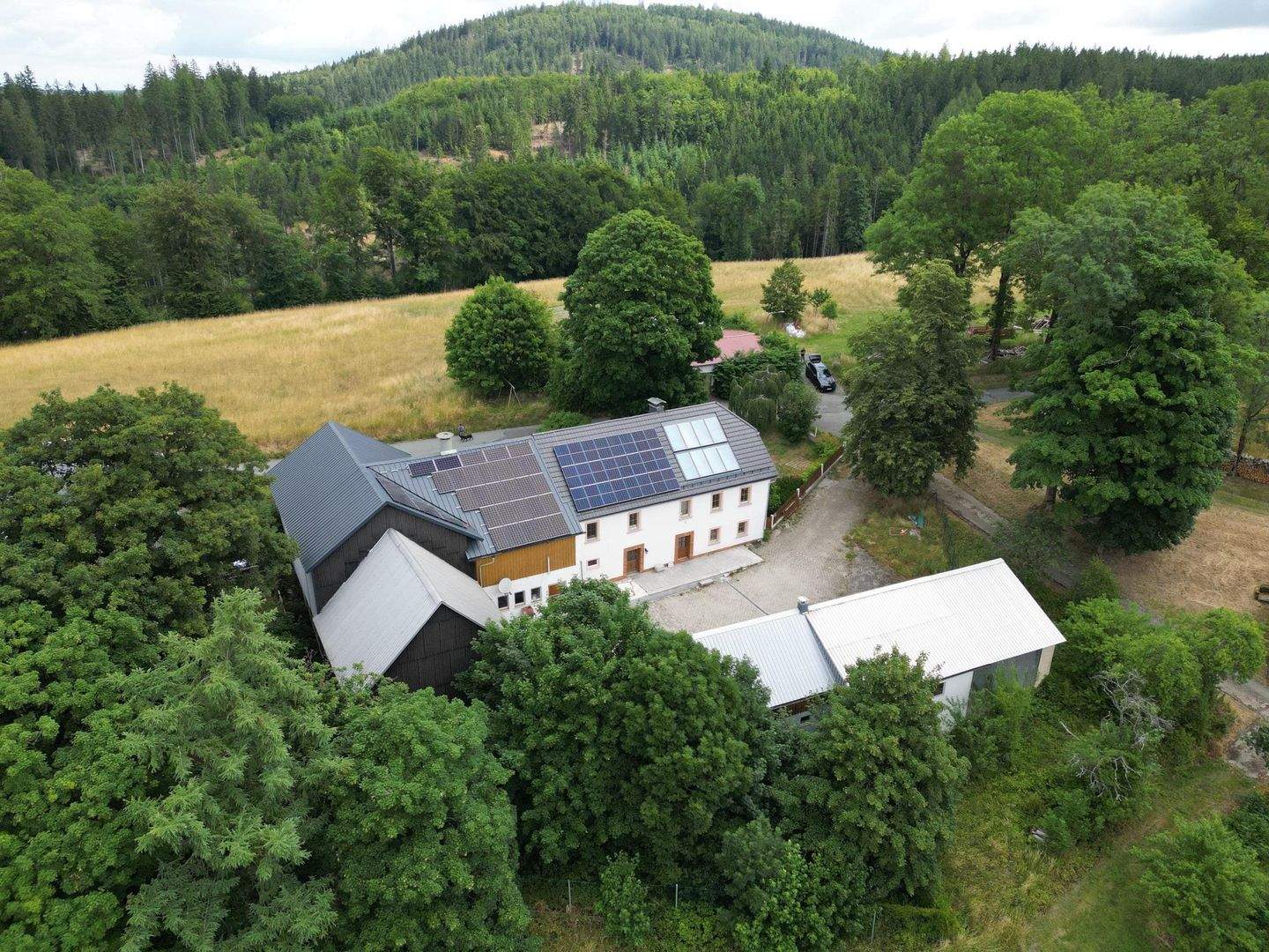 Wohntraum mit viel Wald+ Wiesen+ Stallungen uvm – Schwarzenbach am Wald – Bild 1 von 6