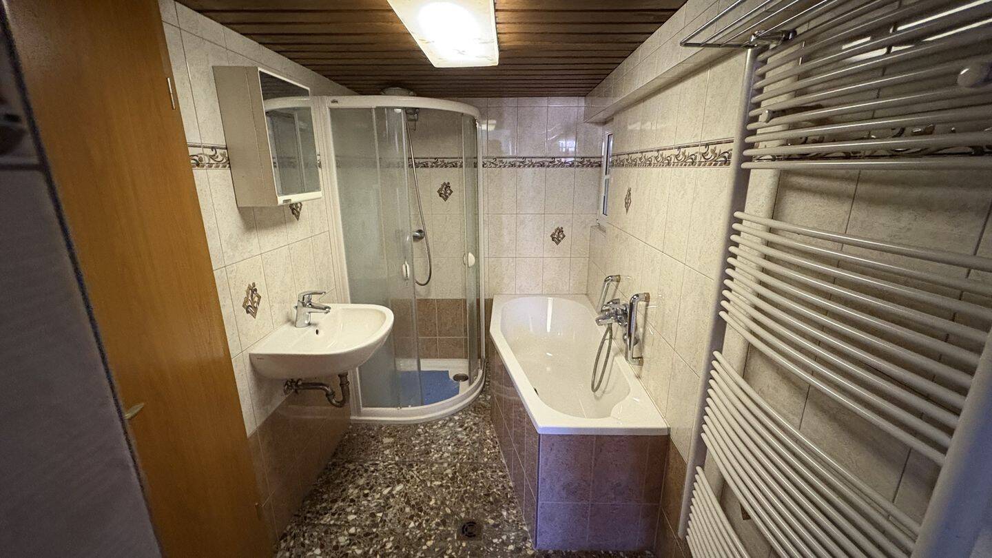 Charmantes Einfamilienhaus mit Ausbaupotenzial in naturnaher Lage – Glauchau – Bild 1 von 9